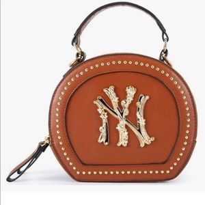 NY SHOULDER/HANDBAG W STUDS
